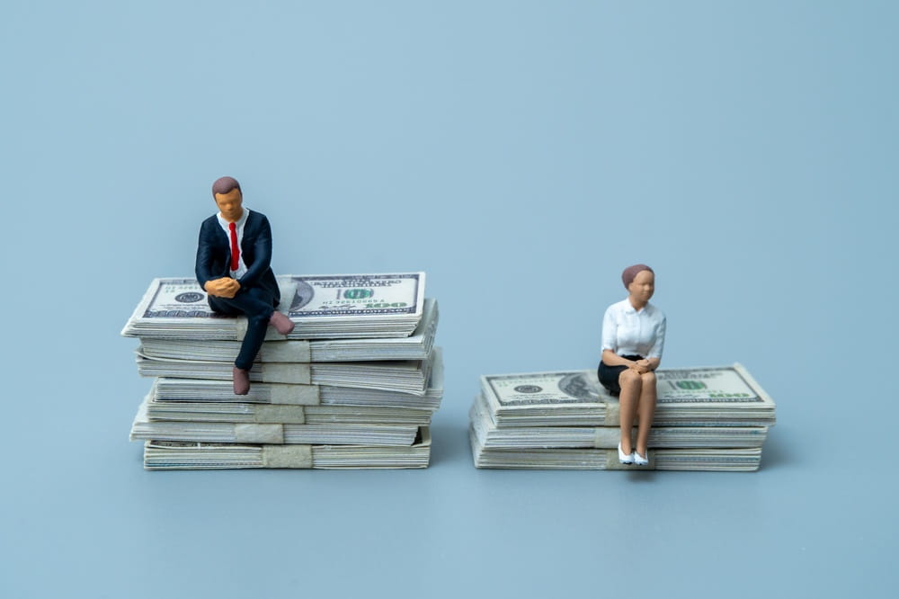 Illustration showing gender-based pay disparity in the workplace